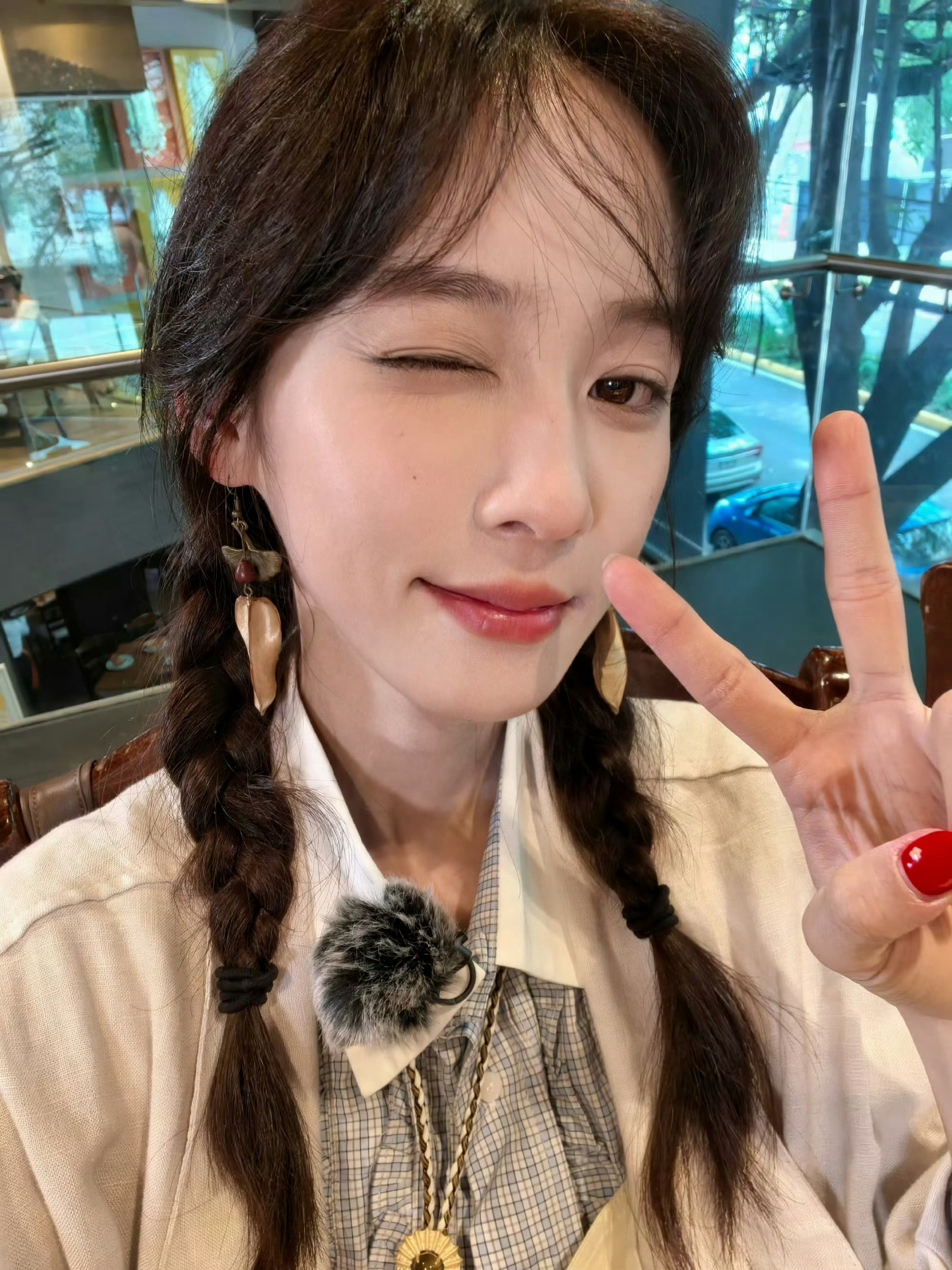 王可睡觉美到周冬雨周冬雨夸王可睡觉漂亮演员王可[超话]被别人告知自己睡着时很好看