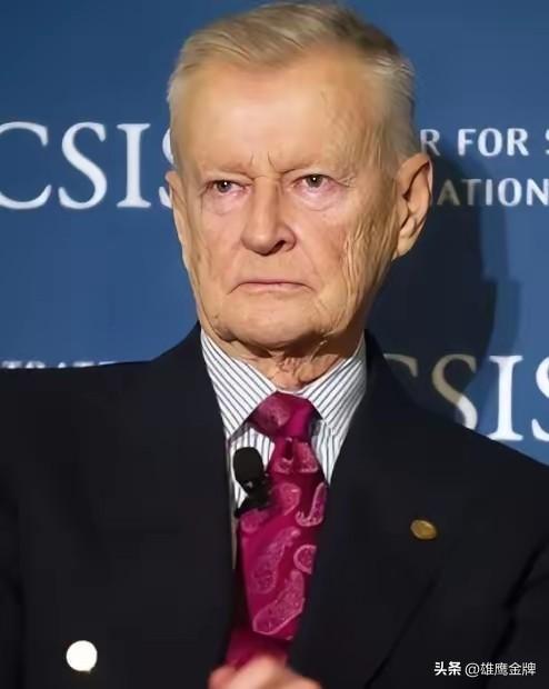 美国一位顶尖战略大师，临终前还在翻来覆去念叨那句话：我们犯了个天大的战略错误，就