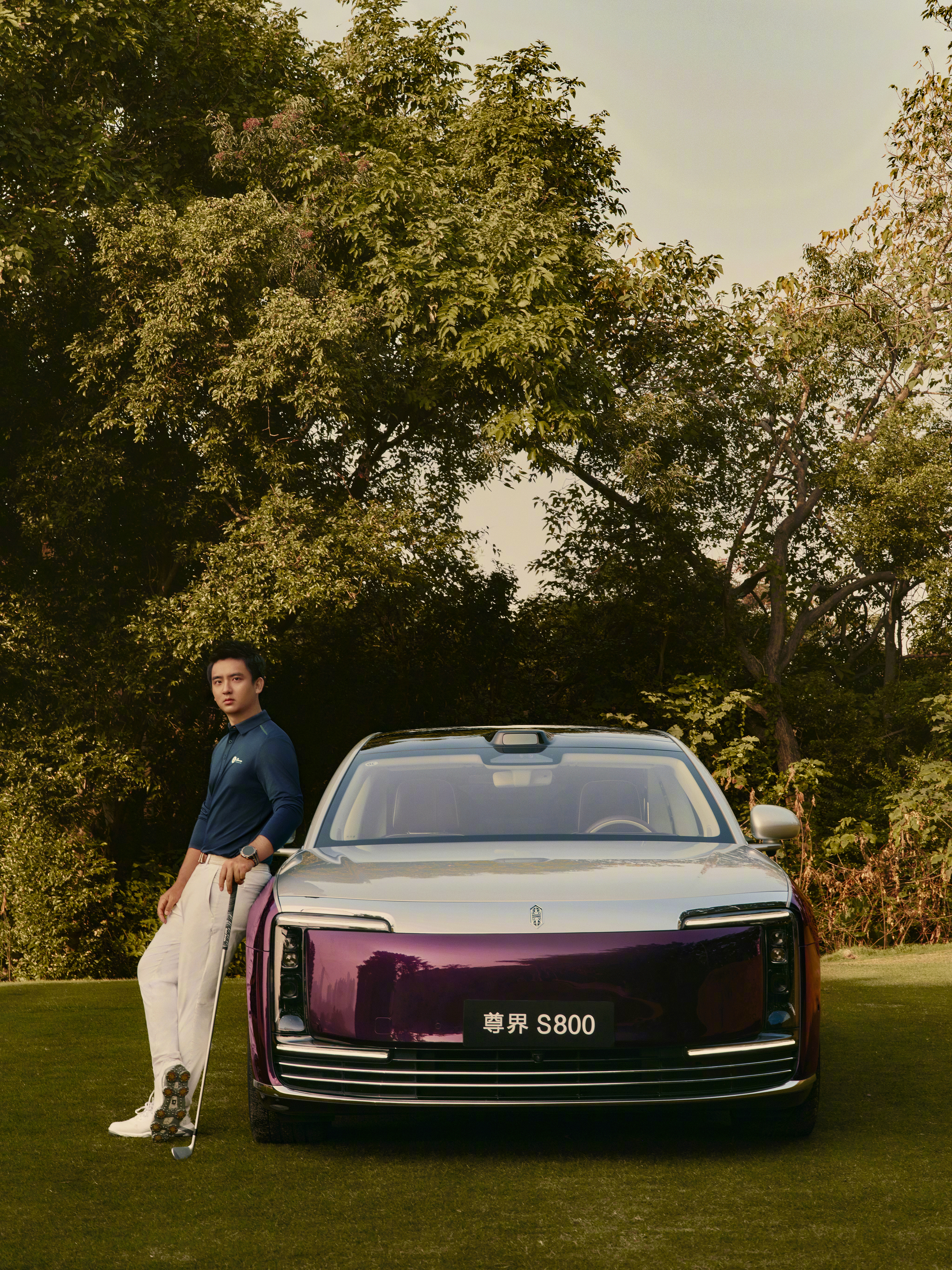 尊界S800高尔夫圈社交新名片果岭之上，洞见人生！如果选一款车完美适配高尔夫运动