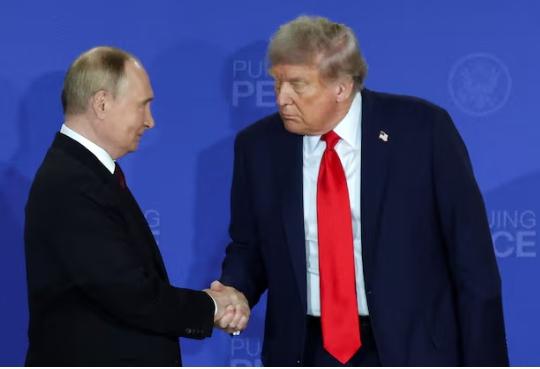 特朗普准备签署对俄罗斯的新制裁法案，但前提是他必须拥有最终的执行决定权。据路透社