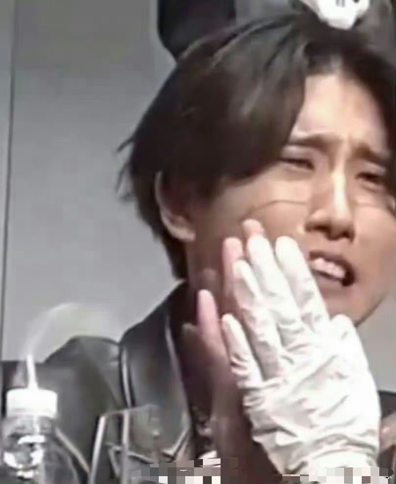 韩知城哈喽哈喽鼠鼠它来给韩知城买单了 ​​​