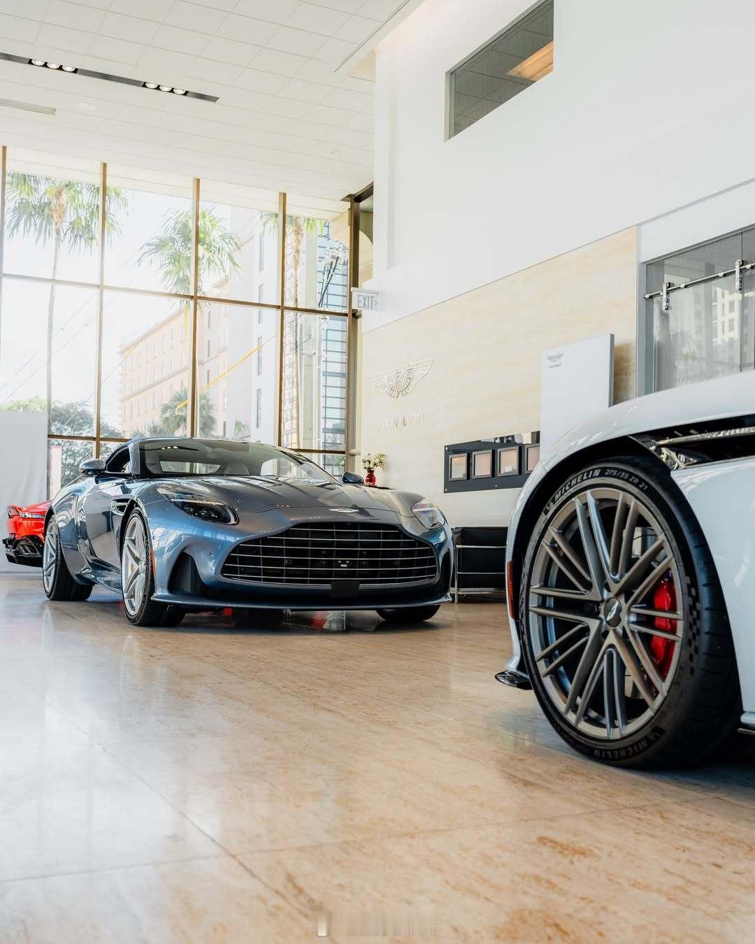 Aston Martin DB12 Volante ​​​