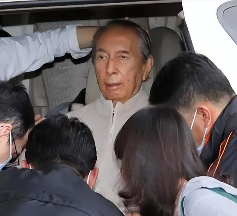 何鸿燊是个谜！2009年，88岁何鸿燊各脏器就已衰竭，但他直到2020年才死亡，