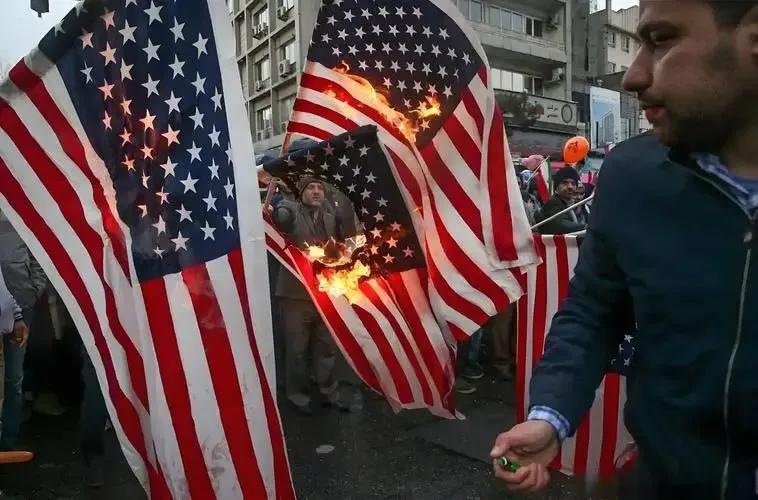 美国衰落其实是一个巨大的谎言，因为老美还在世界上拥有着绝对的领先优势，之所以这两