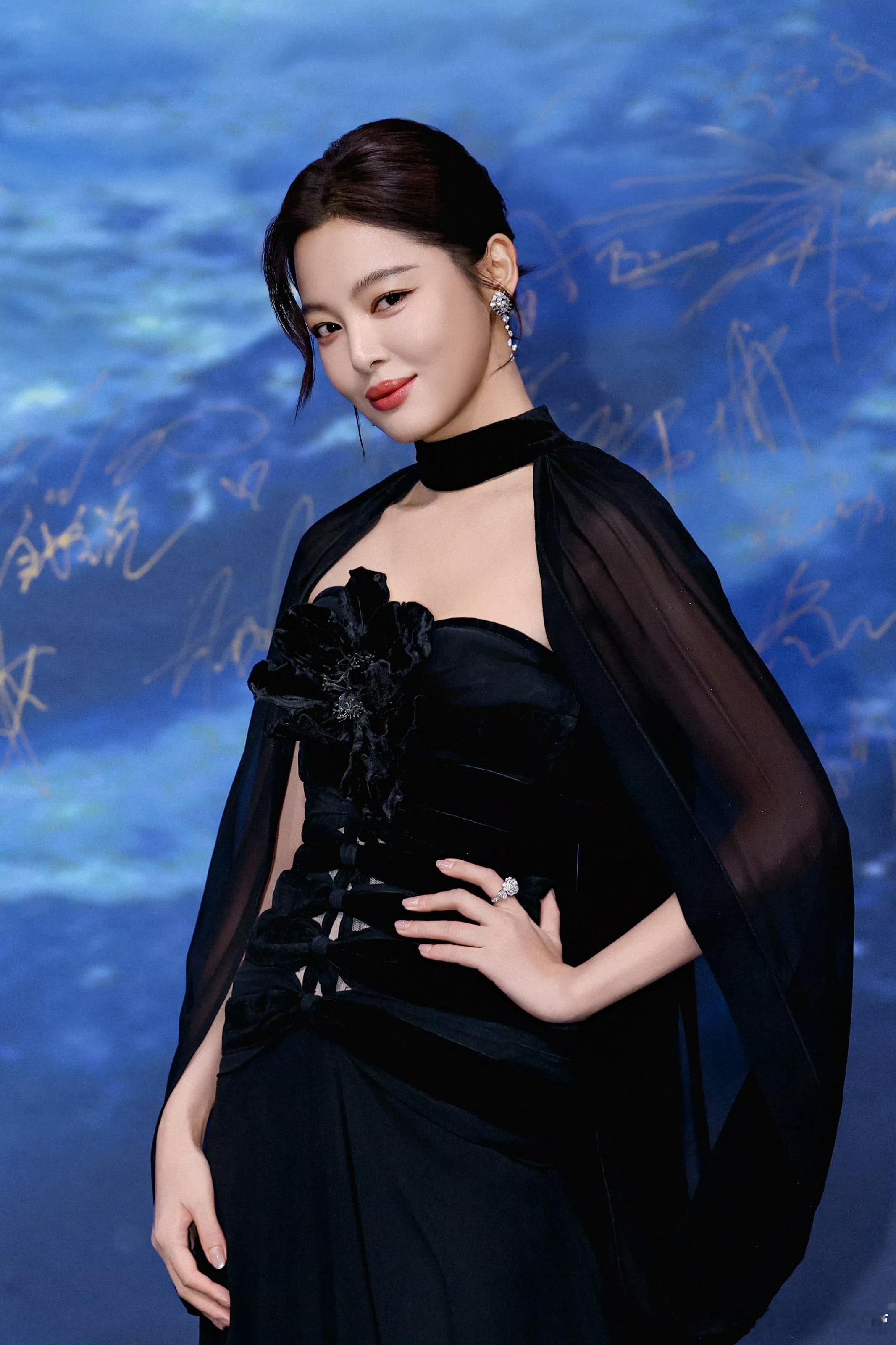 辛芷蕾——微博年度榜样影人威尼斯影后已不用多说！期待待播剧《金色》，这将是我今年