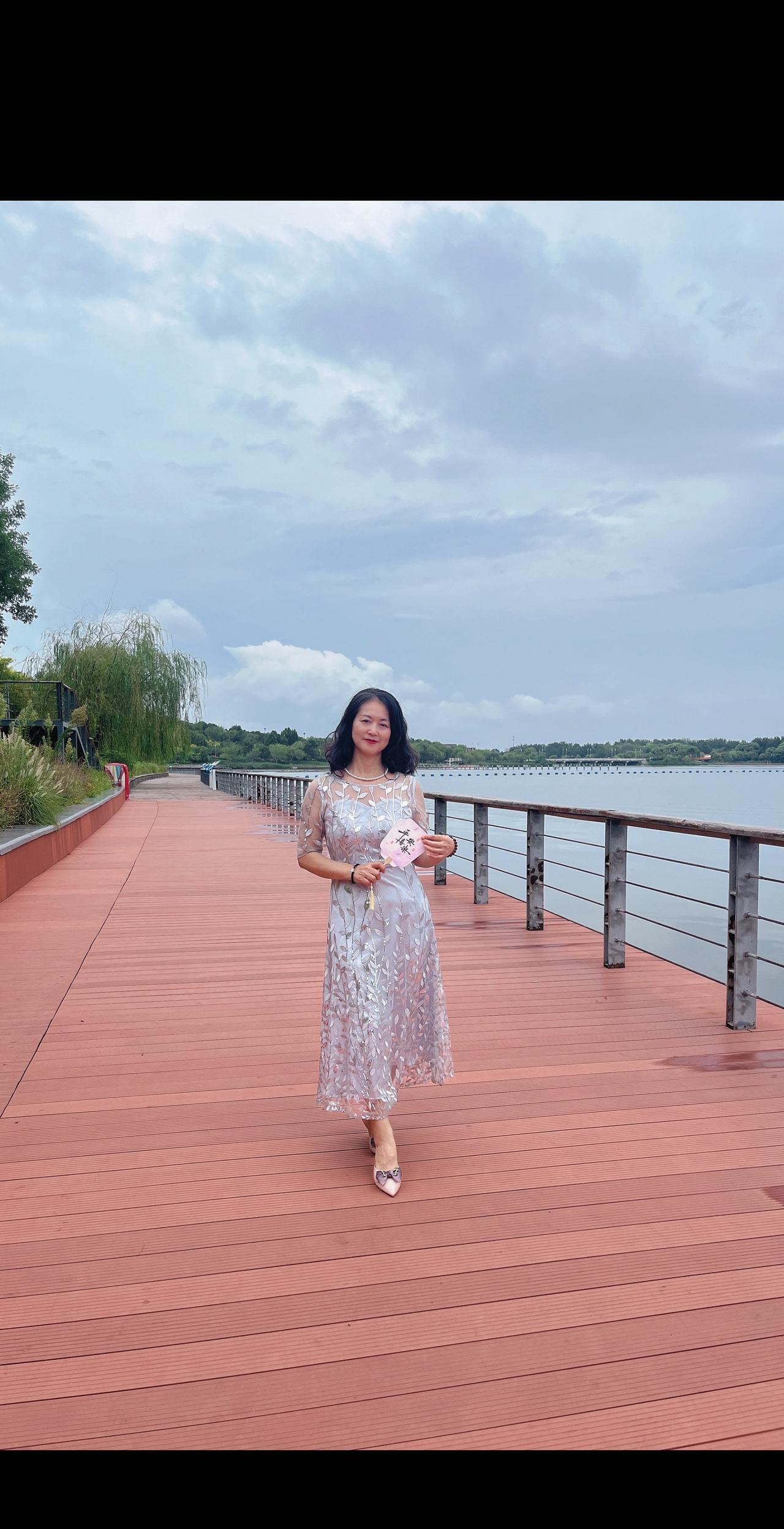 告中年的朋友们：
人民日报说过：
能拍就拍，能照就照，想记录就大胆记录。
十年后