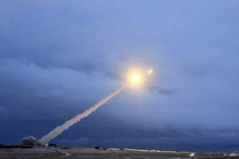 【俄炫耀“天殒”核导弹称天下无敌　特朗普回击：美核潜艇就在你家门口】海外新鲜事 