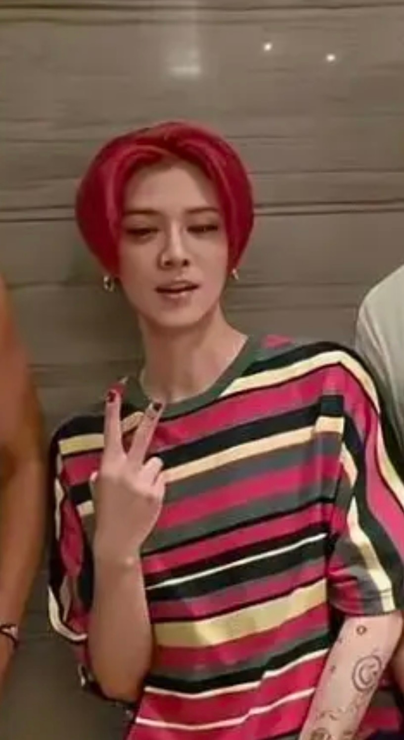 天呢鹿晗这是咋了啊… 