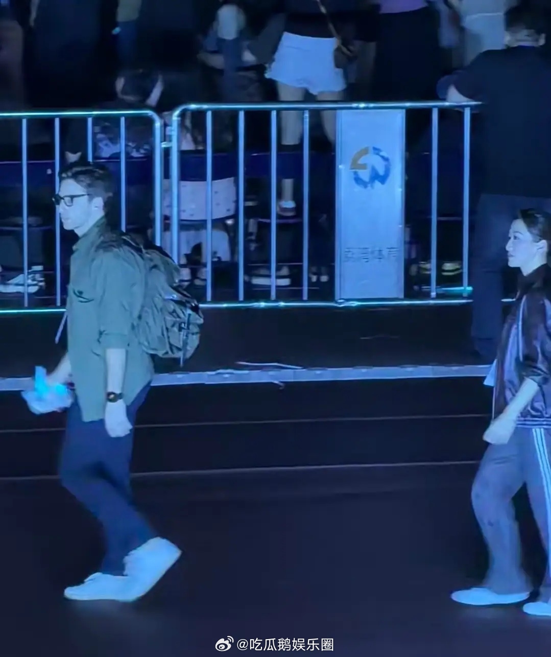 谢霆锋妹妹疑已结婚，妹夫无名指戴戒指，个子高长相帅气不输明星！ 