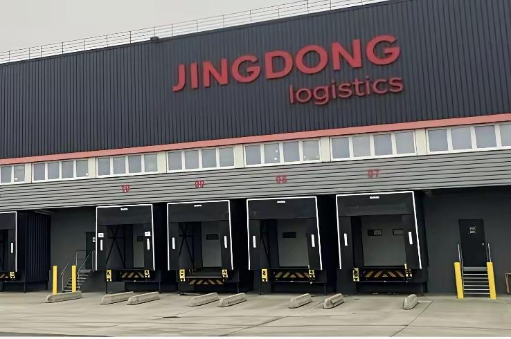 京东这波操作，把法国毛贼整懵了！
 
谁能想到，圣诞节前的巴黎仓被盗，居然成了中