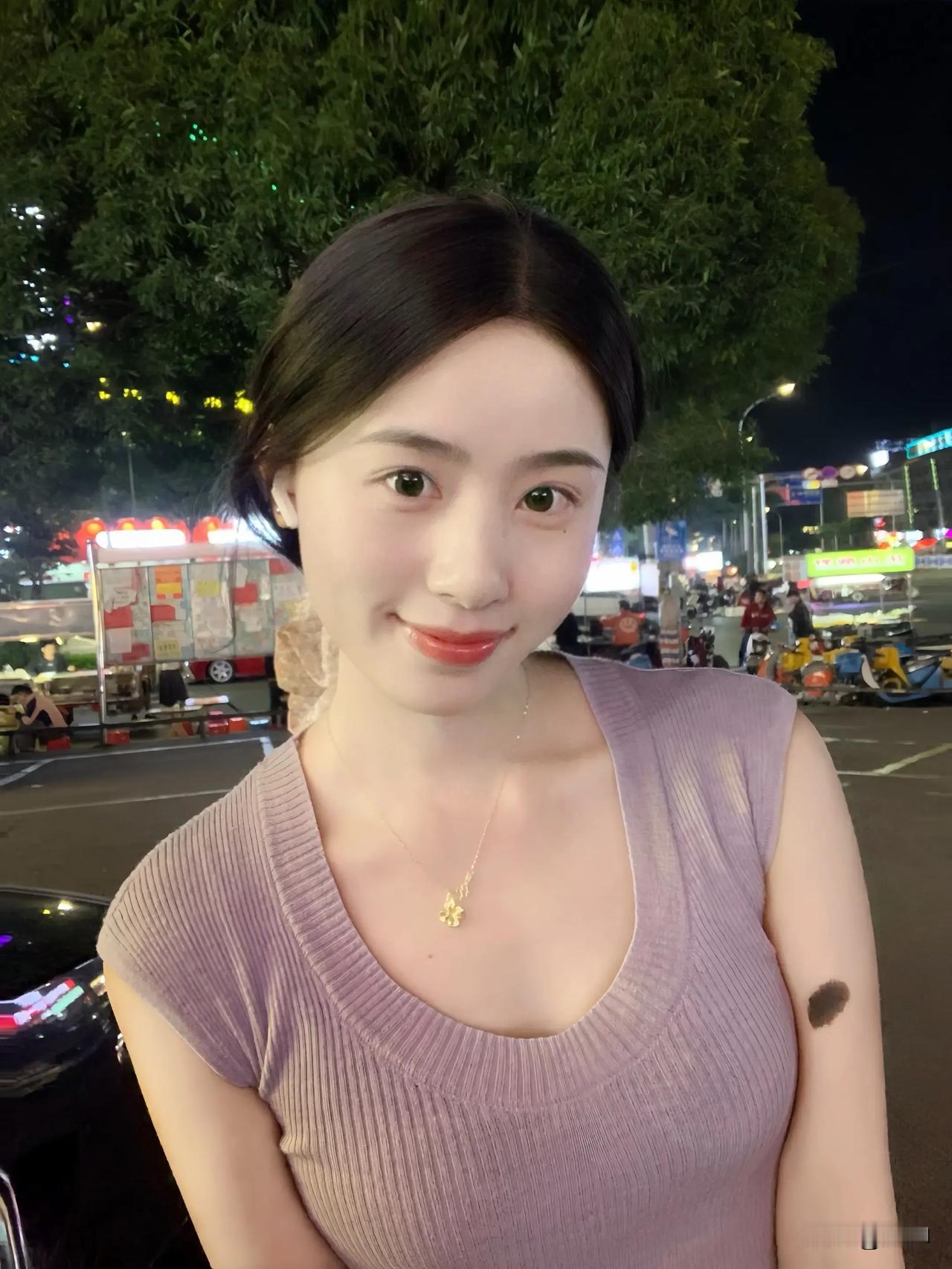 我愿意为你守候
我愿一生去等 我愿一生等待 我只为了等待 此生守候你 半生为你而