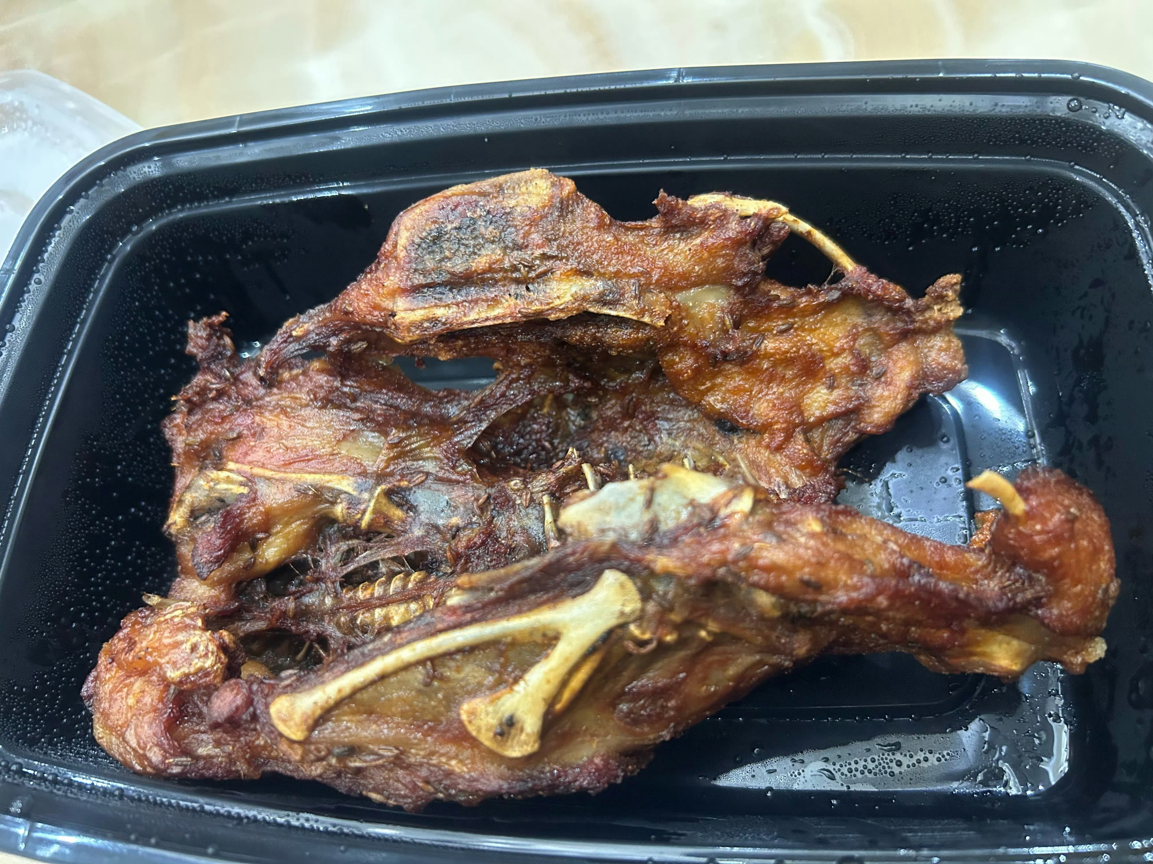 还有人一直不理解鸡架这种食物？这个，我真是隔三差五就得买点，就是享受嘬的那个感觉
