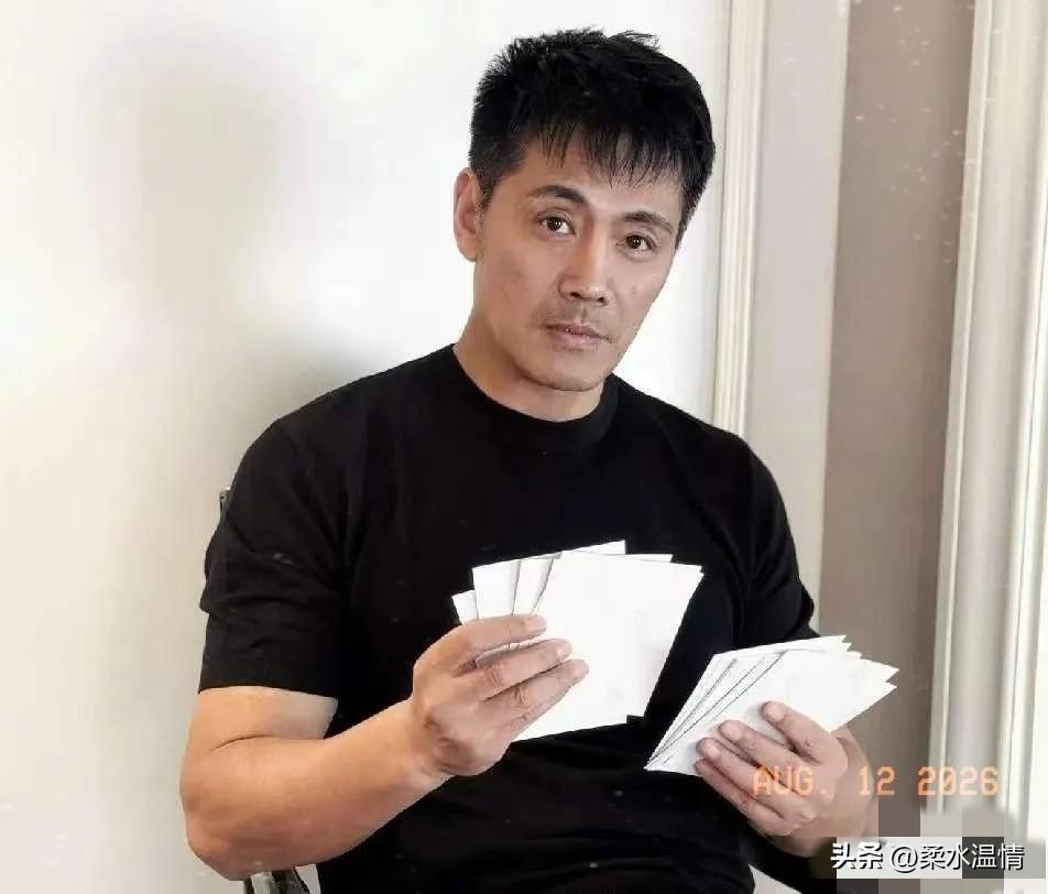 邵兵，遗憾发文，
8月12号傍晚，邵兵突然冲上热搜，他在个人社交平台上遗憾发文，