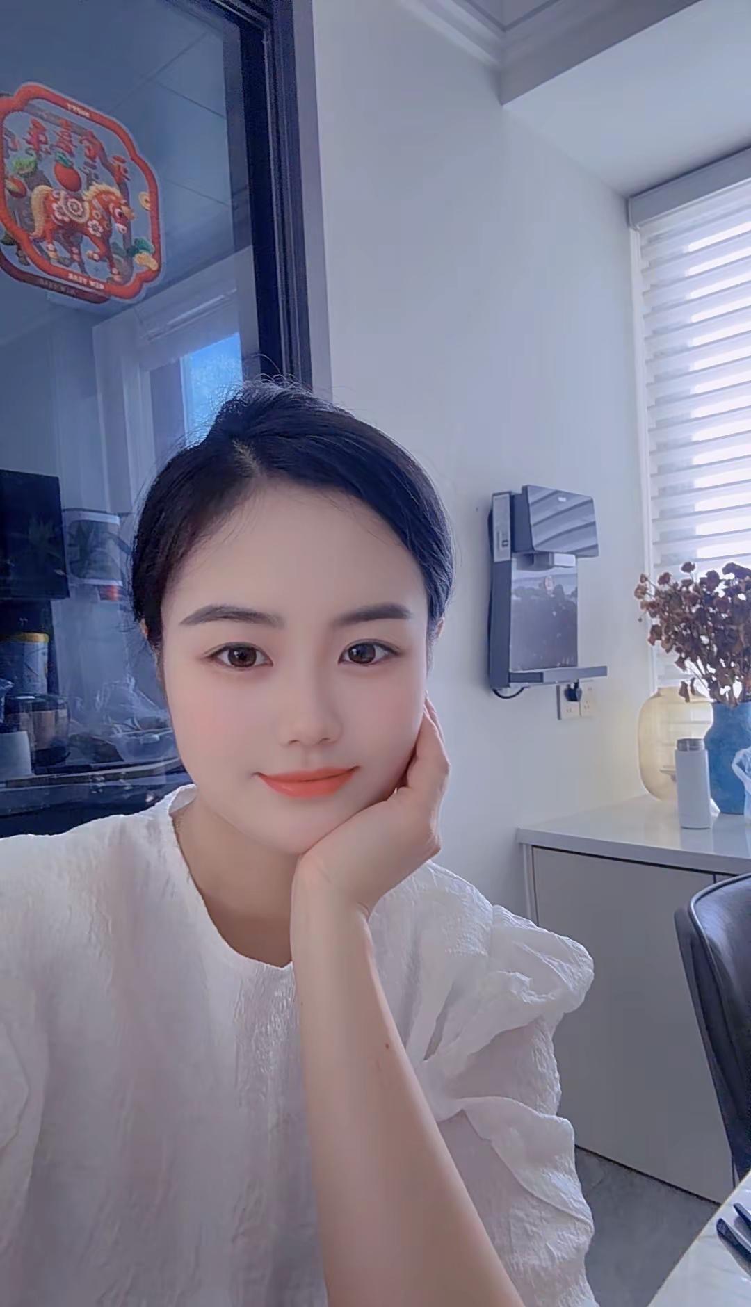 一个人不可怕，可怕的是生病了身边空无一人，心里空空的，这几天脚疼的走路都费劲，一