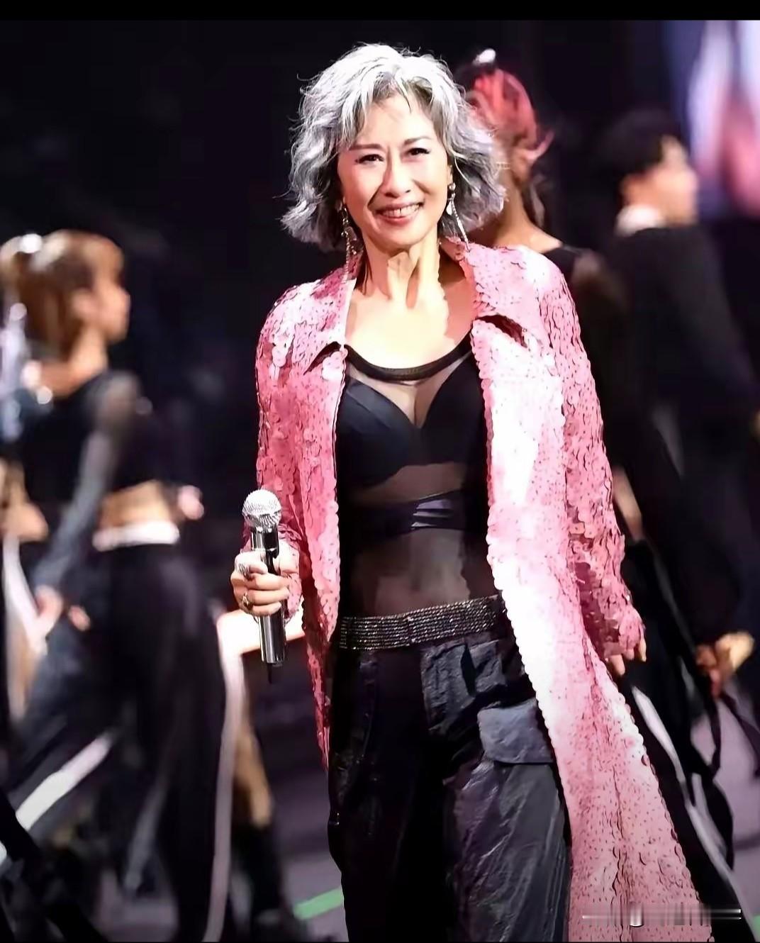 2025年10月17日晚上
65岁的叶倩文在红馆连升9Key，一曲《数字人生》唱