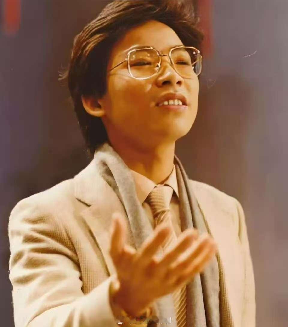 张明敏说唱过至少上千次我的中国心张明敏在妈妈鼓励下来春晚唱中国心从母亲的鼓励到亿