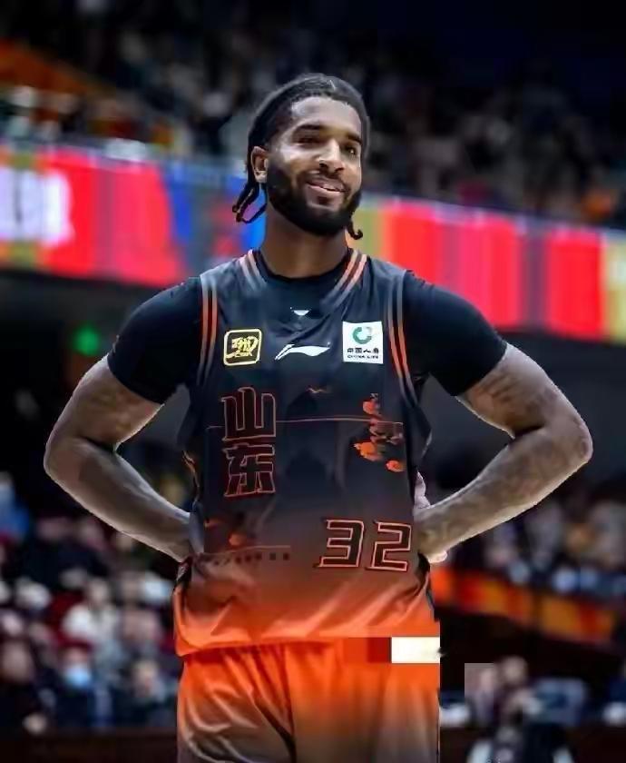 2026新年首战，山东高速男篮主场100比85战胜状态低迷的新疆男篮，取得新年开