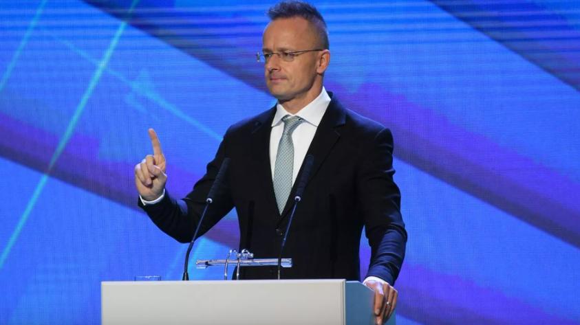 匈牙利更加理直气壮要求欧盟。匈牙利外长西雅尔多发言称，欧盟不要呆坐着了，该立即行