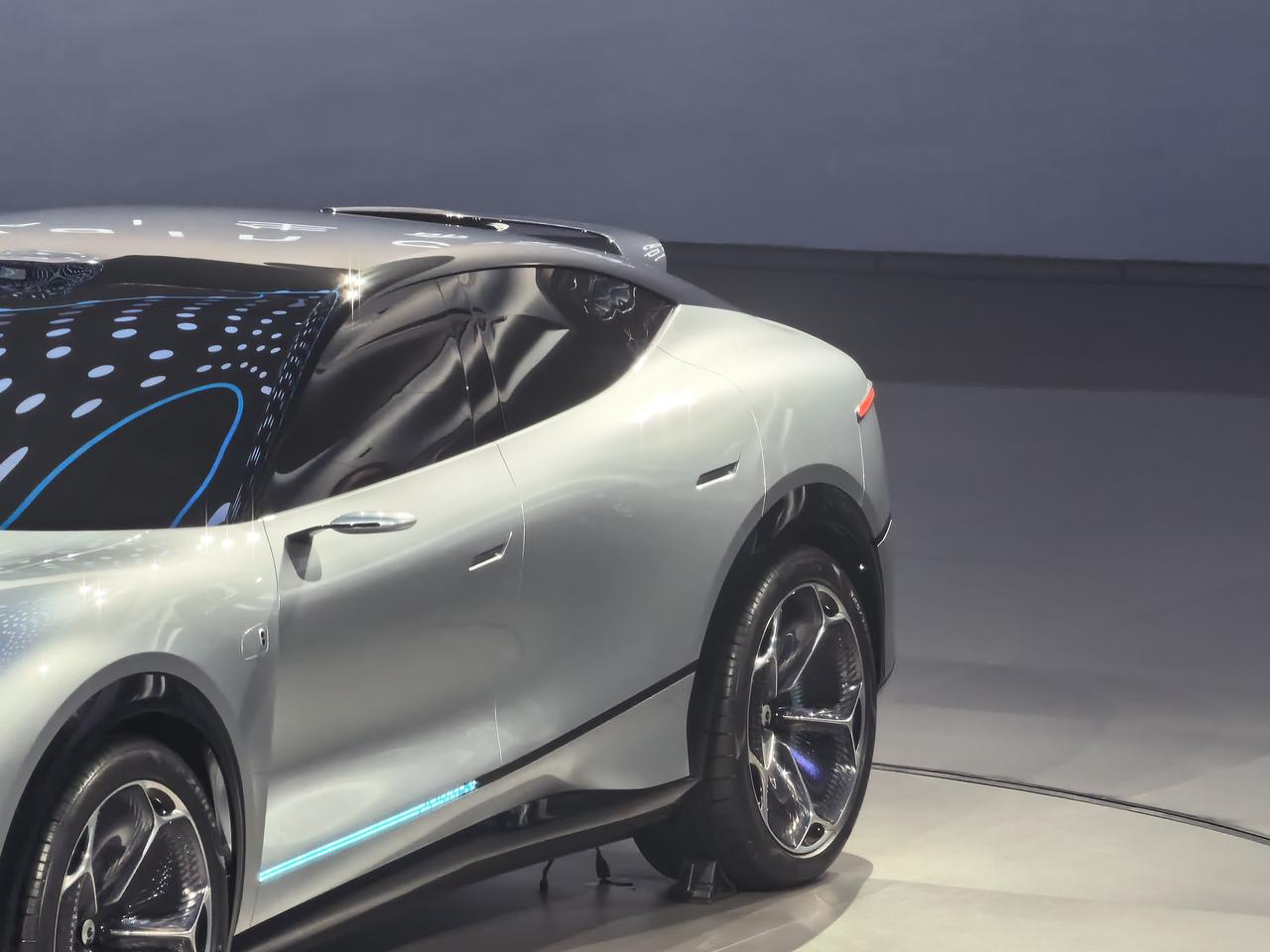 AIVA品牌的概念车亮相，Origin Concept，车灯很有灵性，还能眨眼，