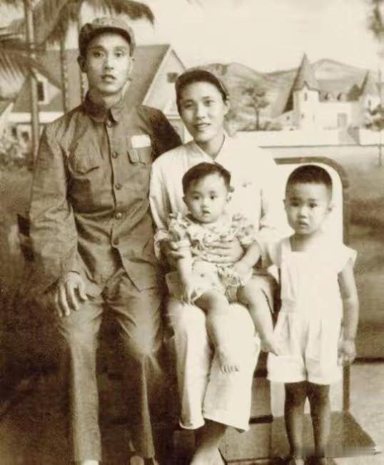 1947年传奇一幕！30岁师长新婚夜突然失踪，知晓真相后许世友哭笑不得
 
乱世