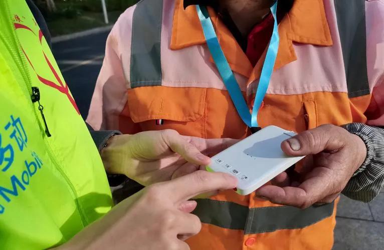 给环卫工人配电子工牌其实是有必要的，只是得把握好技术使用和尊重工人的平衡，要是只