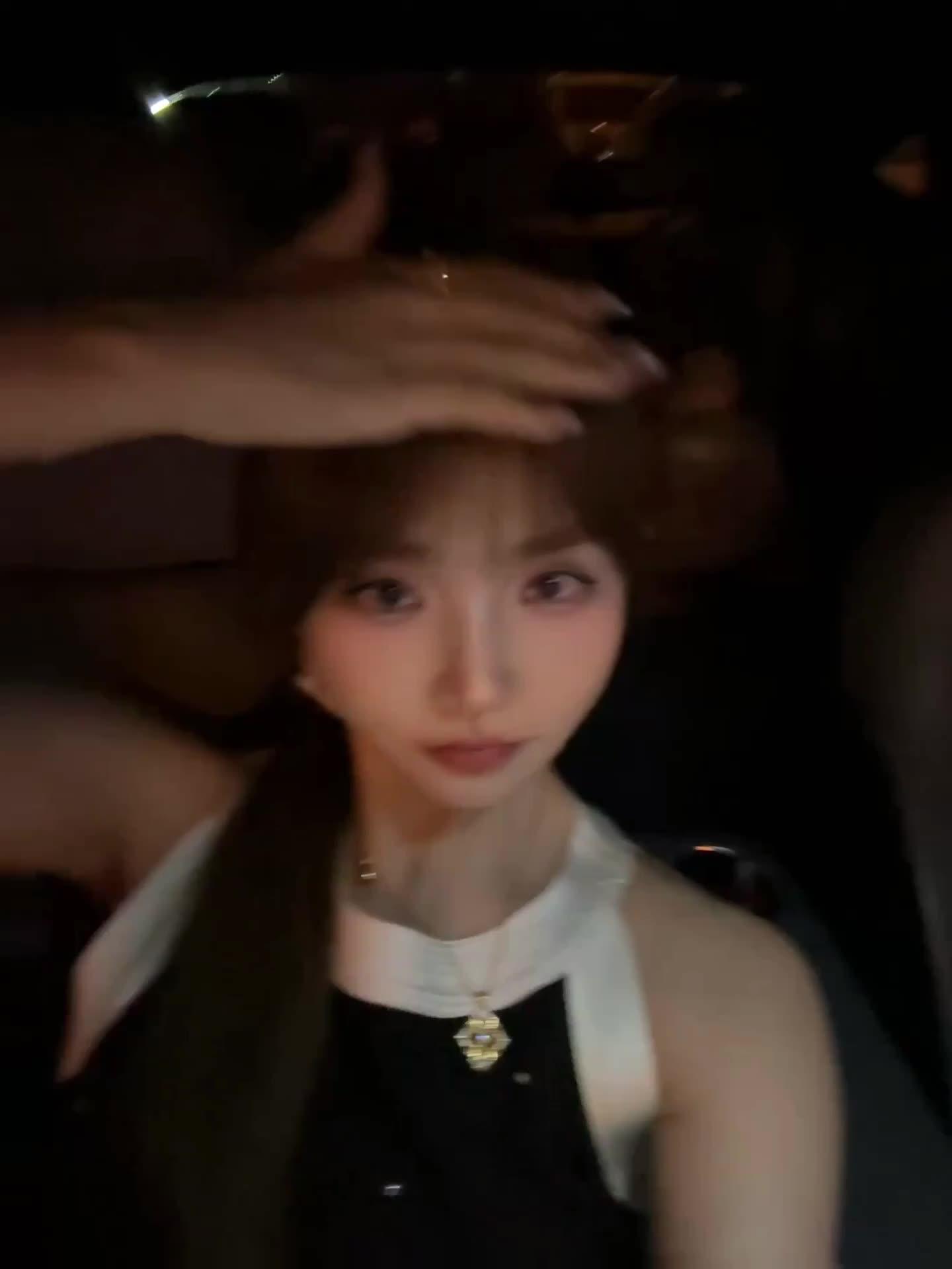 好好赚钱 以后把自己喜欢的人 圈起来当狗养
