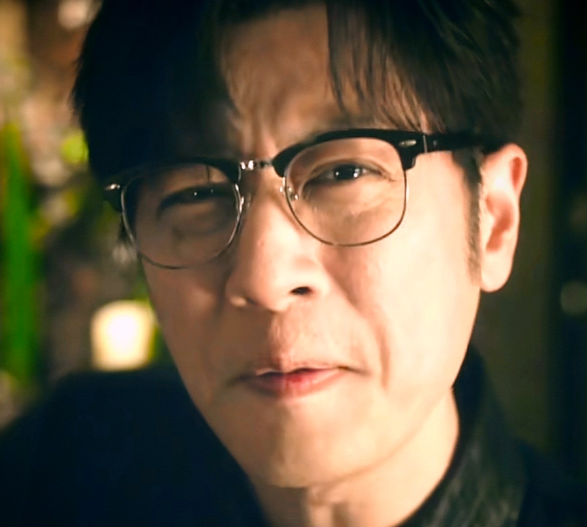 我觉得这事儿挺有意思！上戏师兄妹，戏外同辈人，戏里直接“超级加辈”当后妈！悬疑剧