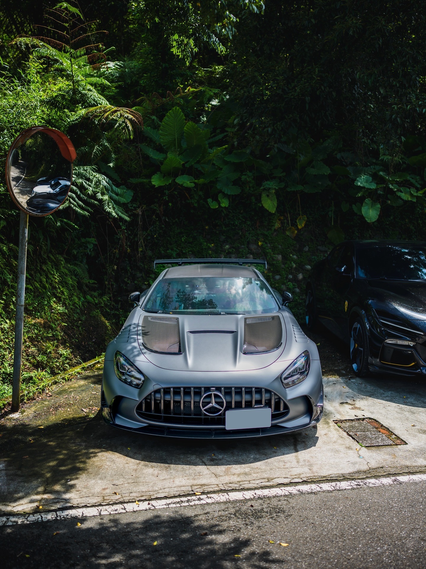 Car时尚[超话]  捕捉到一只怪兽😎Mercedes-AMG GT Blac
