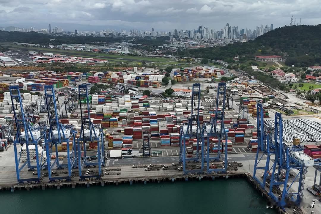 香港富商李嘉诚属下的长江和记在巴拿马运河两个港口的特许经营权被取消之后，巴拿马海