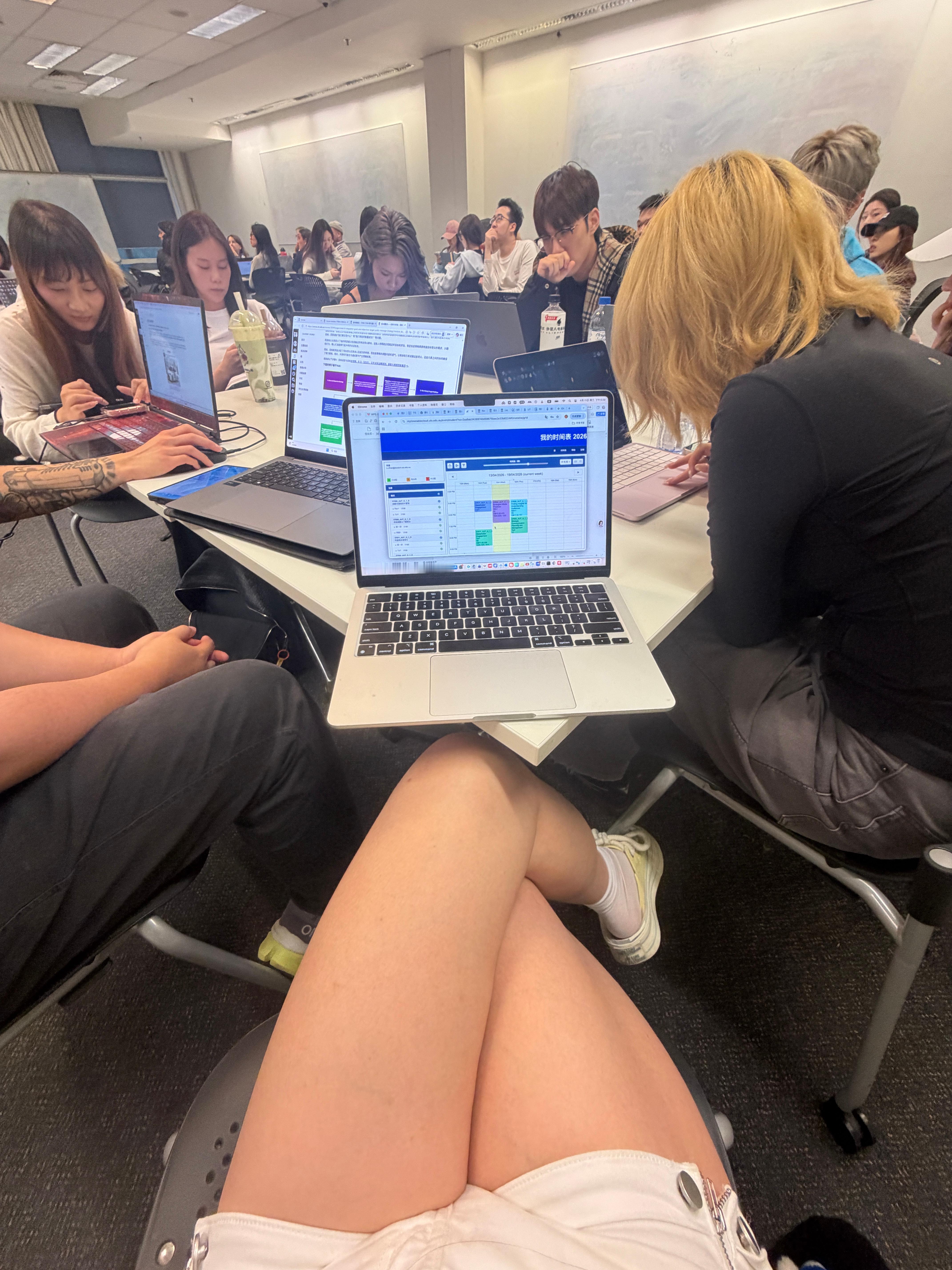 压迫感。。。。 