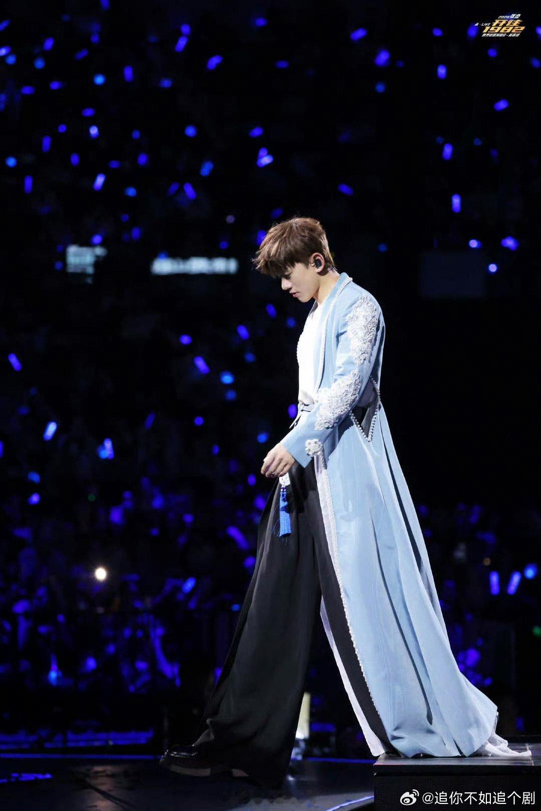 张杰挥手有雨刮器那味了 张杰未live巡回演唱会 救命！张杰挥手怎么能和雨刮器这