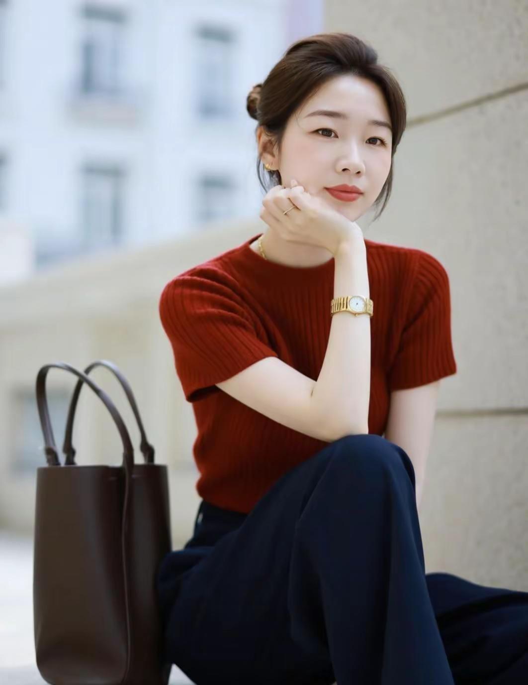 当人群里。再也没有你想要的东西。你自然就不会再往人群里挤了心有所属时。才会奔赴。