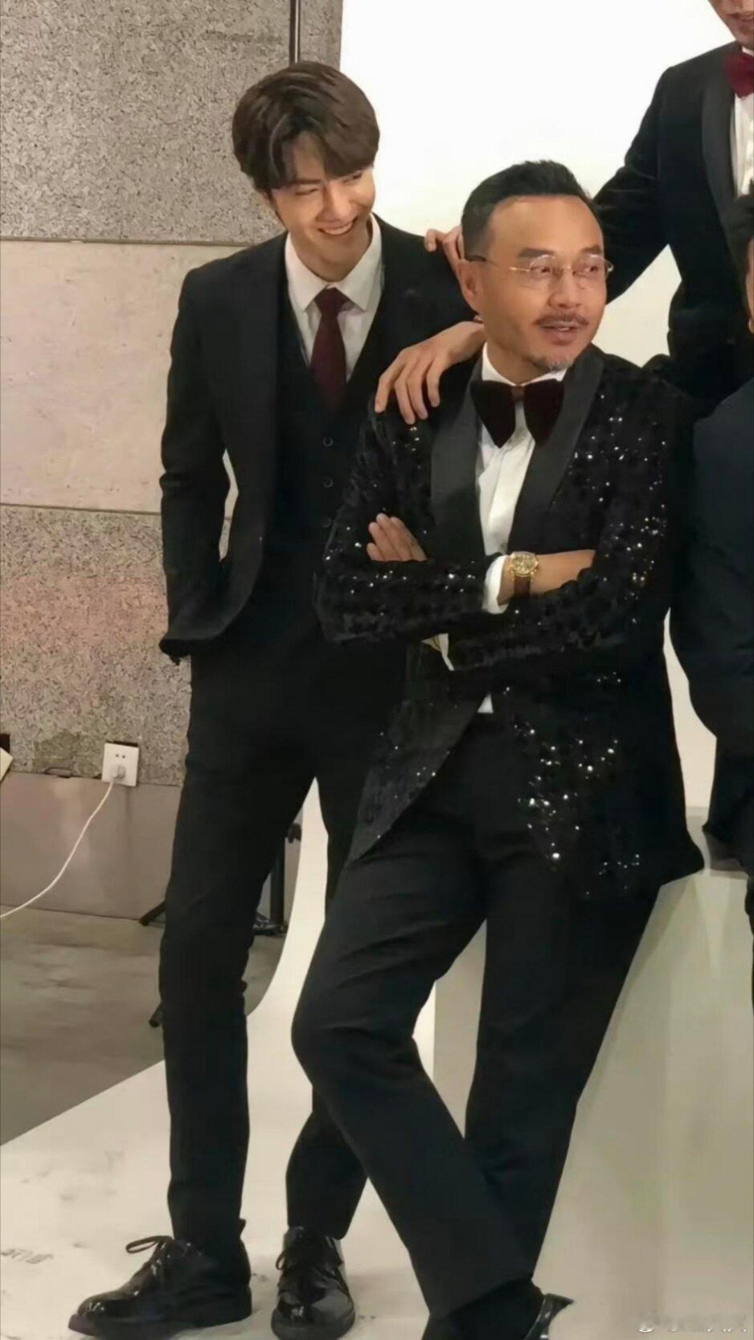 夫夫的逆天比例大长腿！这很霸道 战儿的有几张没看过 博君一肖