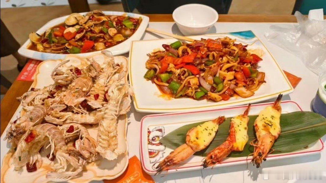 北海小店回应登顶扫街榜全国第一北海这家夫妻店彻底火出圈！越乡小厨九年坚守，把北上