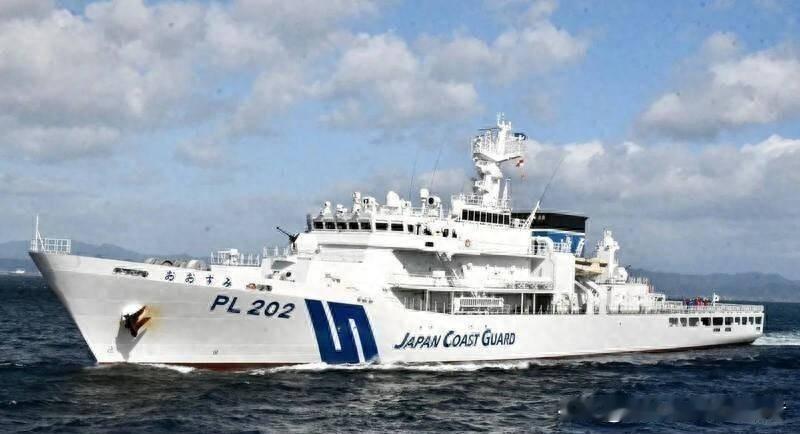 八艘日本海上保安厅巡视船突然抵近澎湖附近海域，台地区海巡部门消极应对，大陆海警迅