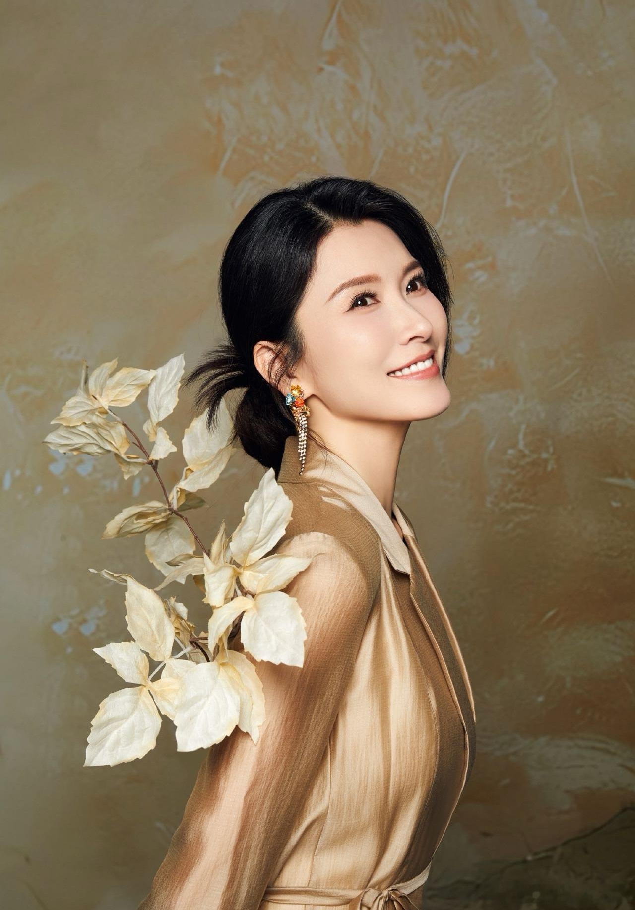 是经常饭撒撒红包的漂亮姐姐没错了！😍真的好喜欢徐洁儿的精神状态，在浪姐里自黑自