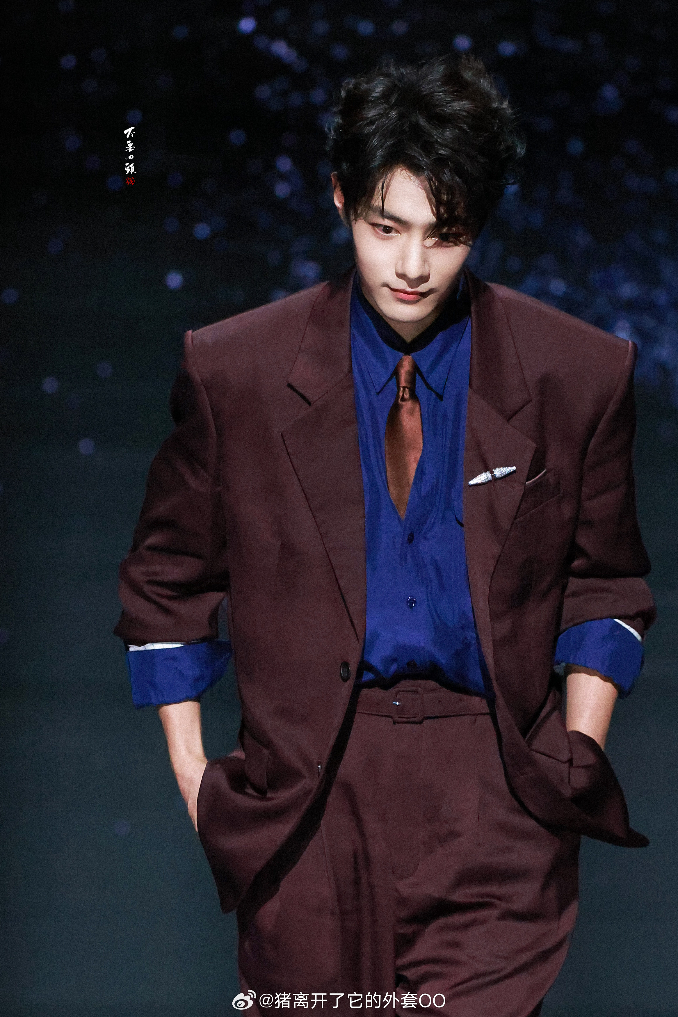 肖战微博之夜红毯图，耀眼璀璨的巨星大帅哥！！