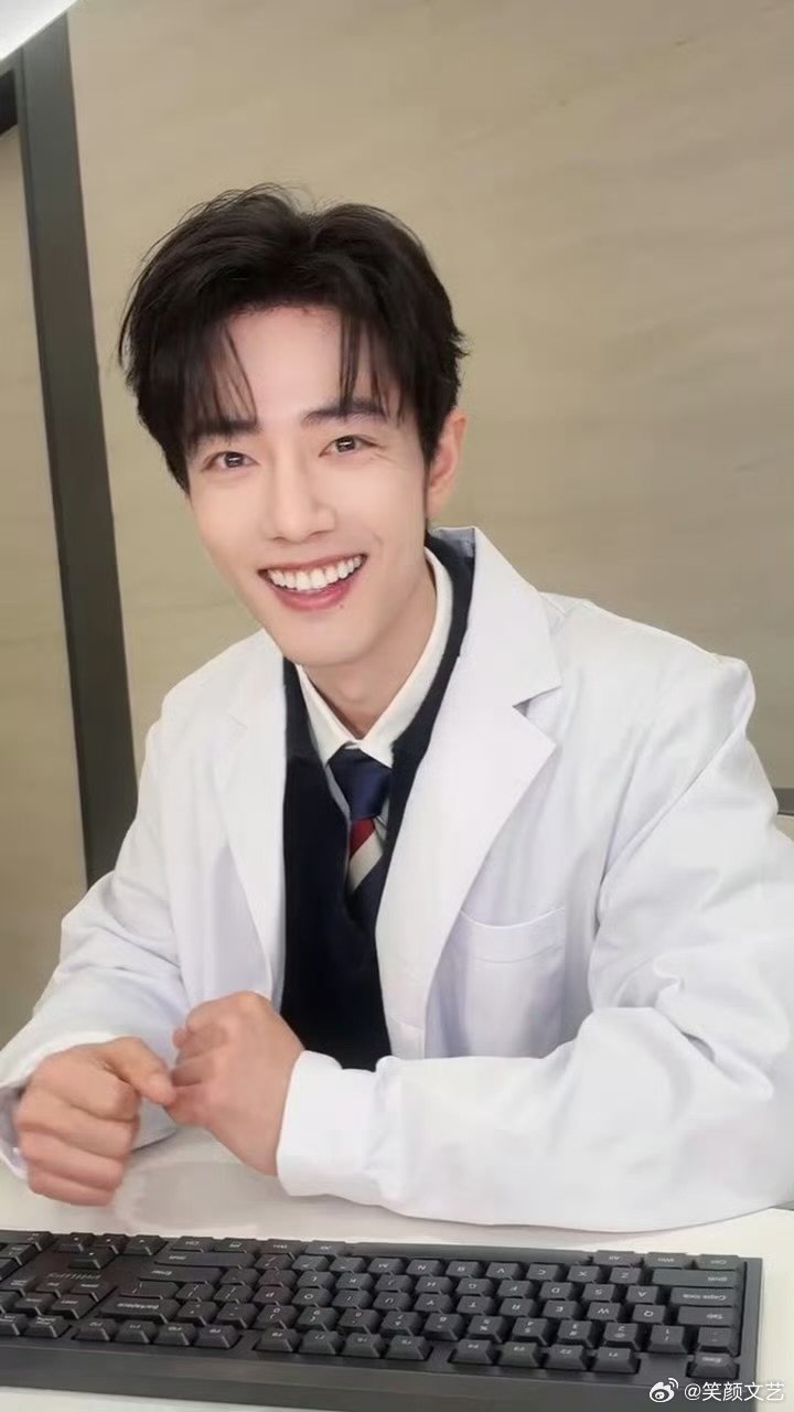 老师肖战这样媚我我能受得了吗谢谢你小城良方刘医生的白大褂造型封神，干净清爽不刻意