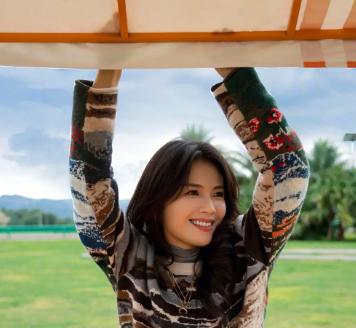 一次，刘涛在云南相中一块20w的玉，助理却跟她说：“这块玉我100块钱就能拿下”