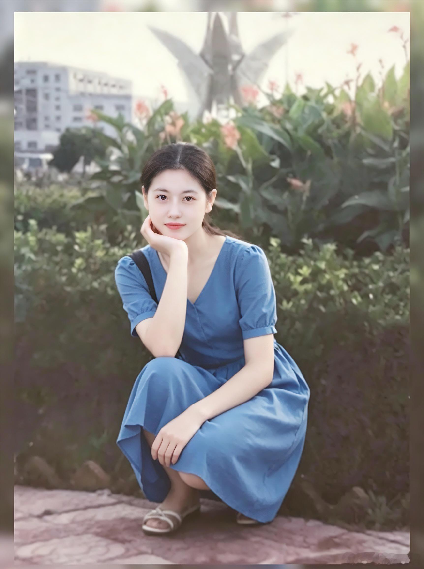 步履书·默斋主人原创自由诗独坐，烦忧是苔痕，沿掌纹缓缓漫延，织成细密交错的栅栏。
