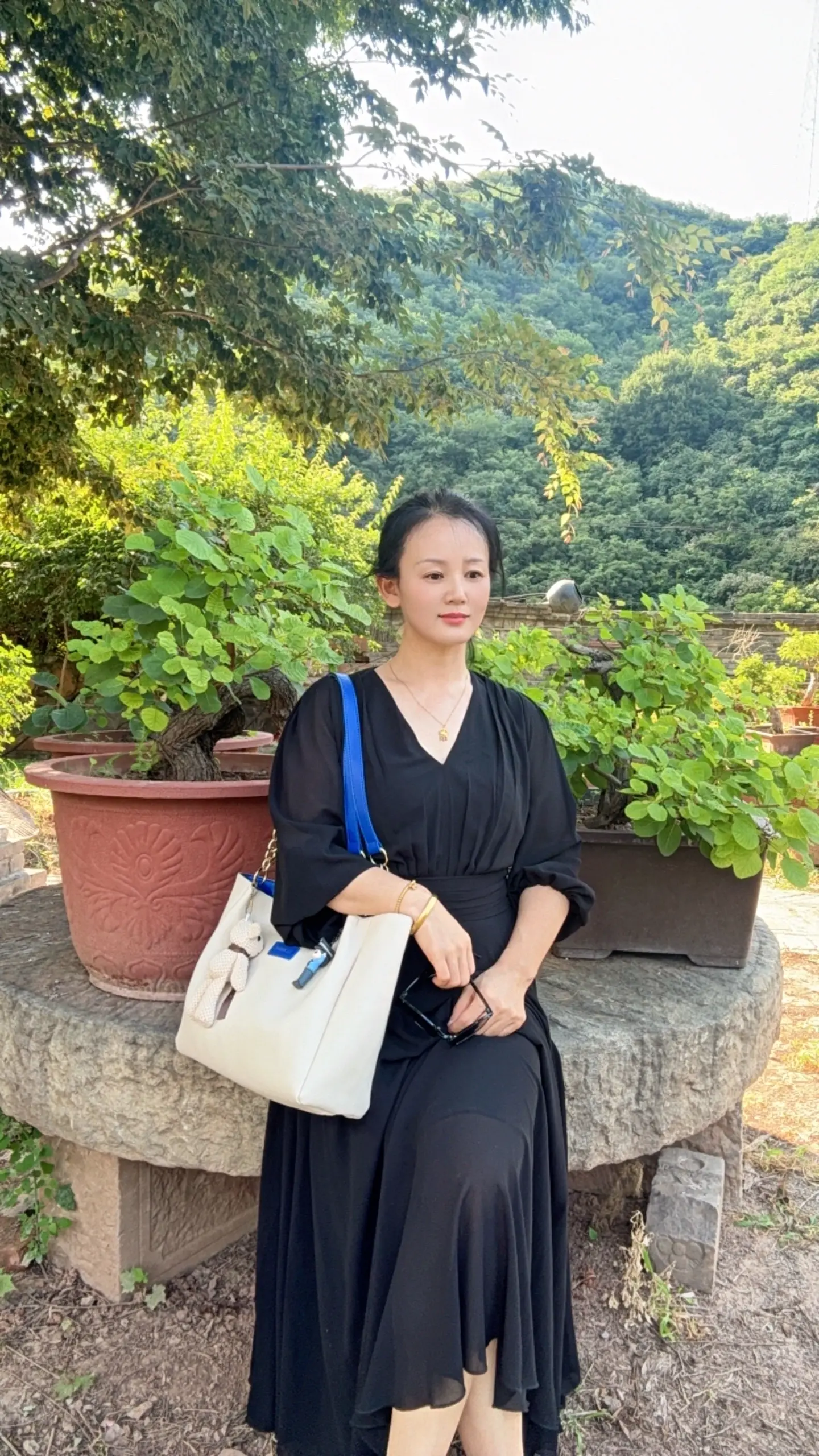 我一直觉得后悔就是在欺负以前的自己，人不可能每一步都正确，我不想回头看...