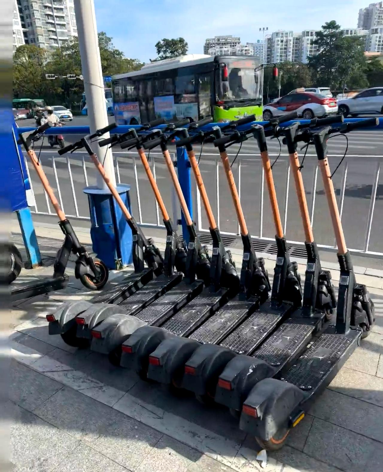 北海共享电动滑板车！

我滴马！，一觉醒来，这还是北海吗？
电动滑板车都来啦？