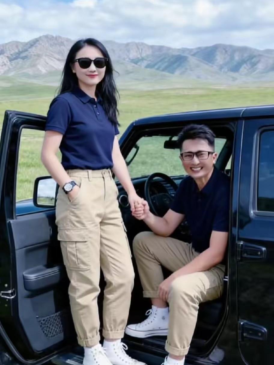 主持人杨帆和妻子穿情侣装：人好看，穿什么都好看吗？

近日，刷到杨帆和妻子的情侣