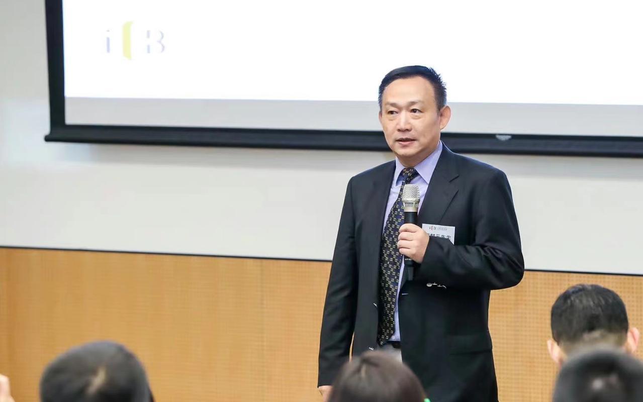 卢麒元敲警钟！别让某些“精英”成了挖墙脚的“内鬼”
 
卢麒元一番犀利表态，直接