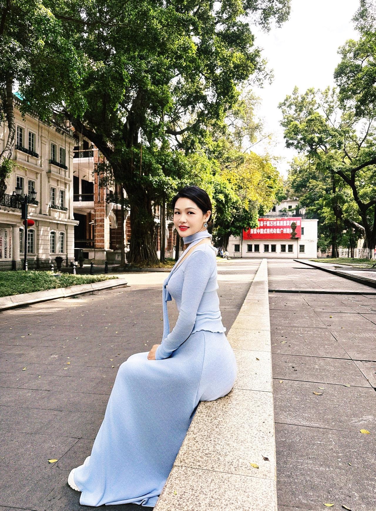 我想把世间所有的美好打包，连同晚风与星光，一起寄给你。穿搭