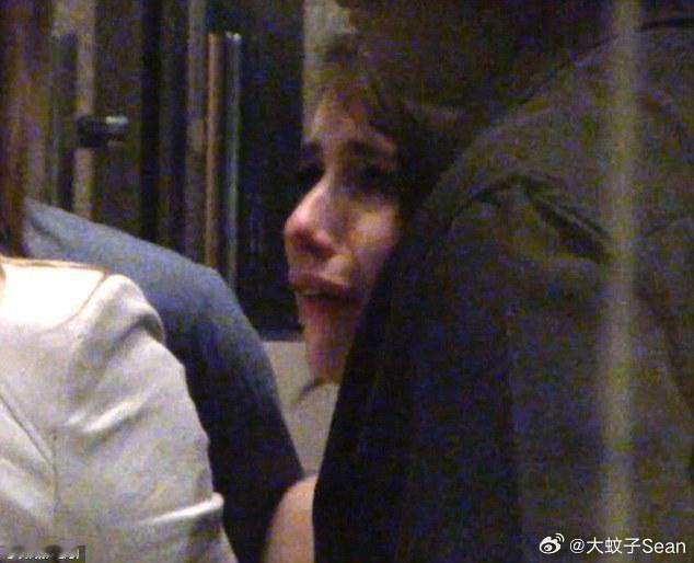 Sophie Turner最近做客某节目分享她一次“难忘”的漫展经历大约十年前她