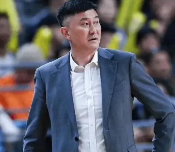 你发现没？昨晚看杜锋的新闻发布会，我有点被他说的话震了一下，感觉他现在可能连梦里