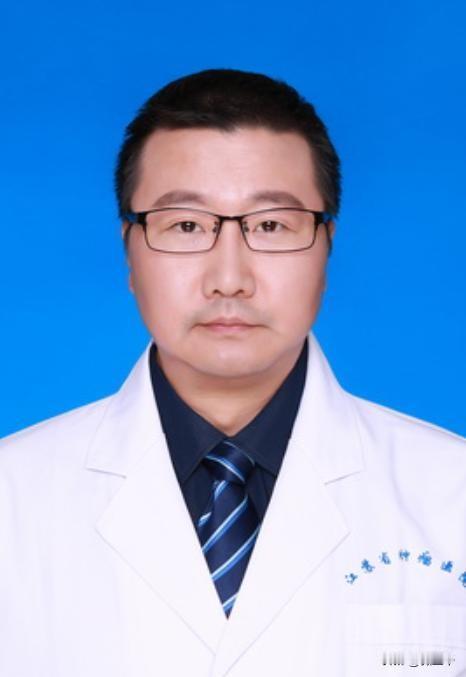 医生扶贫，闻所未闻吧。

他的扶贫对象是他的病人：那些身患肿瘤绝症、家庭濒临破产