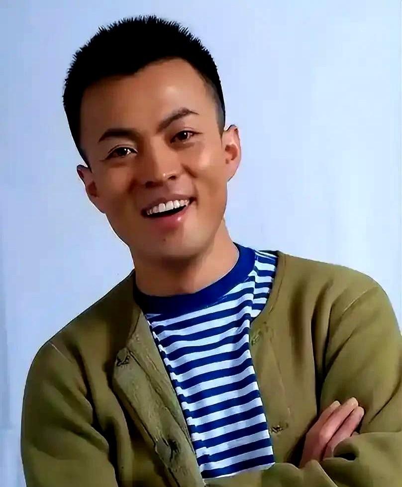 《狂飙》唐小龙，真藏得够深啊！

他爸林和平，写《小姨多鹤》《山楂树之恋》的金牌