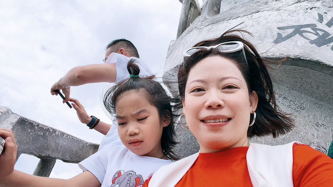 今天我们来到了斯里兰卡的 Ambuluwawa Tower 🇱🇰这座纯白色的